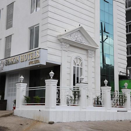 Shikin Hotels Нави Мумбай Екстериор снимка